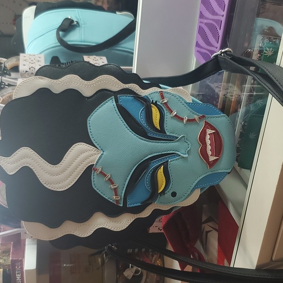 love pain and stitches Handbags - Bride of Frankenstein bag